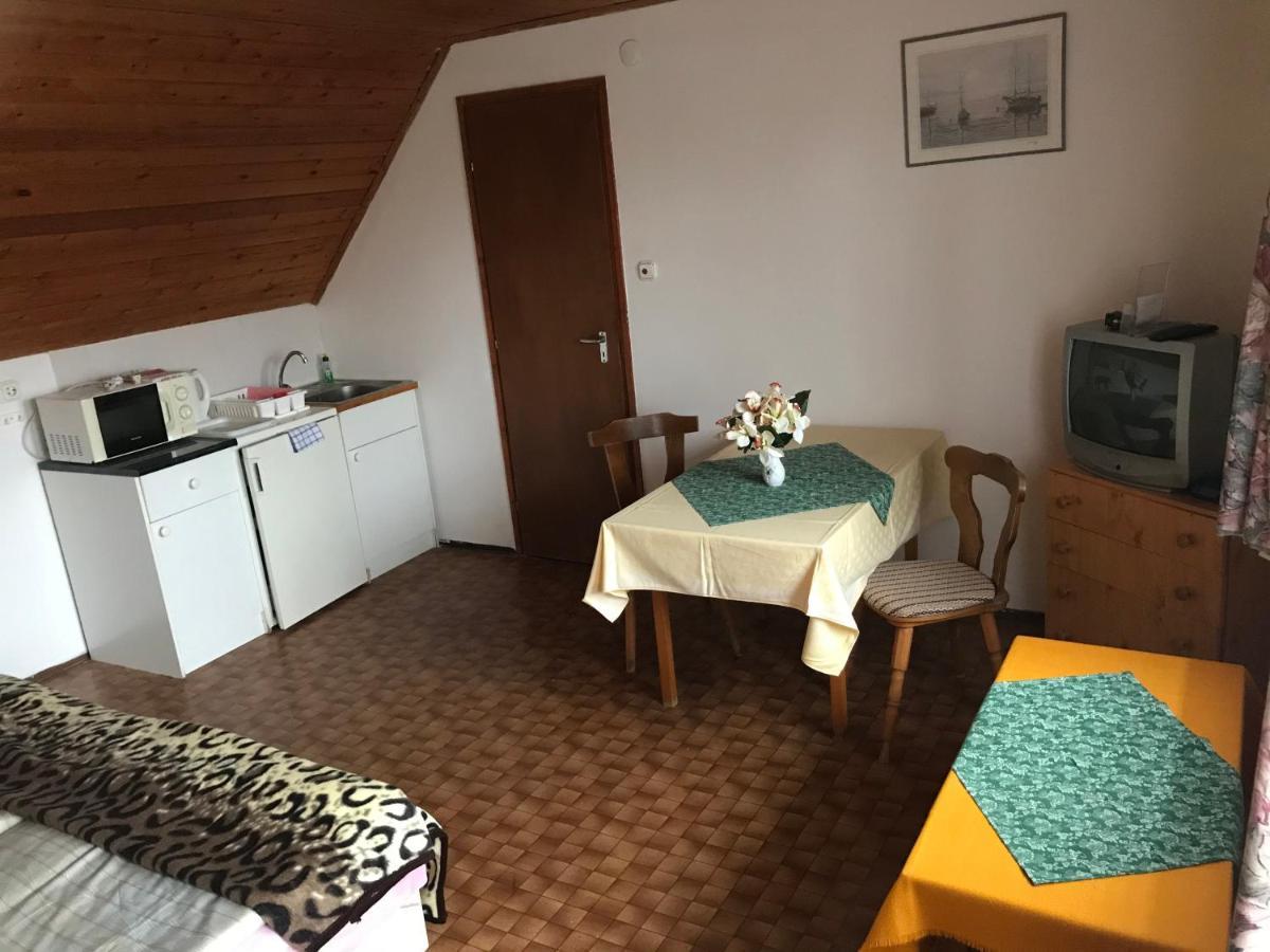 Apartman Berki Margit Heviz Exterior photo